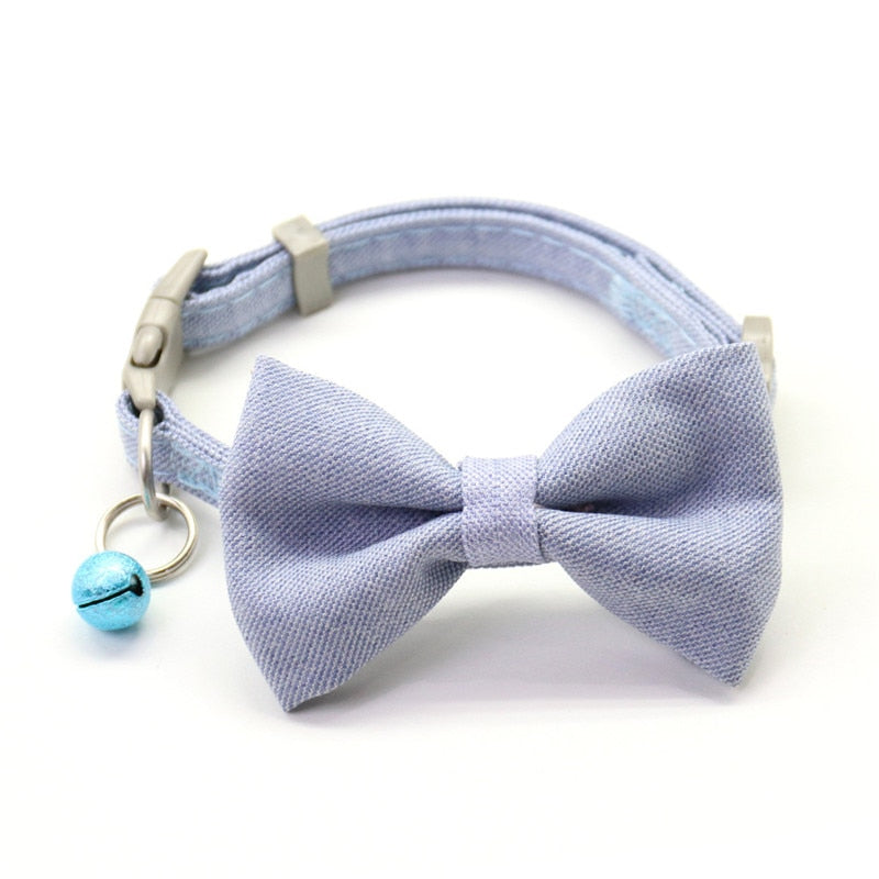 Collier à nœud papillon bleu