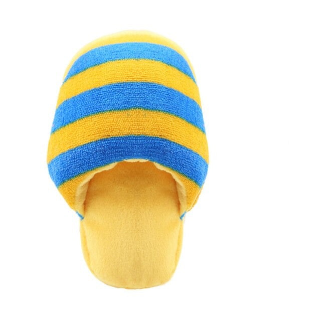 Chaussons à rayures jaunes et bleues